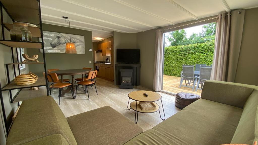 Gemoderniseerd En Modern Chalet Bij Het Bos Rijs Zewnętrze zdjęcie