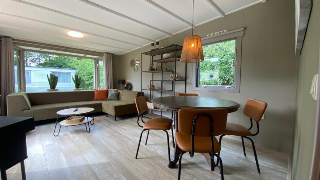 Gemoderniseerd En Modern Chalet Bij Het Bos Rijs Zewnętrze zdjęcie