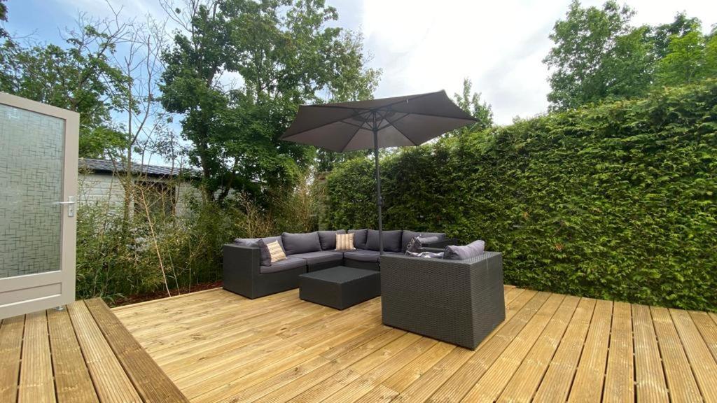 Gemoderniseerd En Modern Chalet Bij Het Bos Rijs Zewnętrze zdjęcie