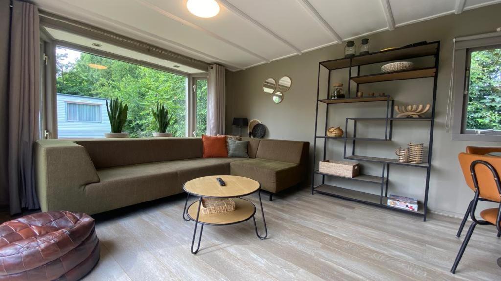 Gemoderniseerd En Modern Chalet Bij Het Bos Rijs Zewnętrze zdjęcie