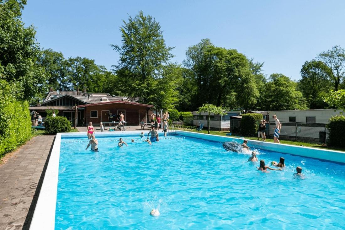Gemoderniseerd En Modern Chalet Bij Het Bos Rijs Zewnętrze zdjęcie
